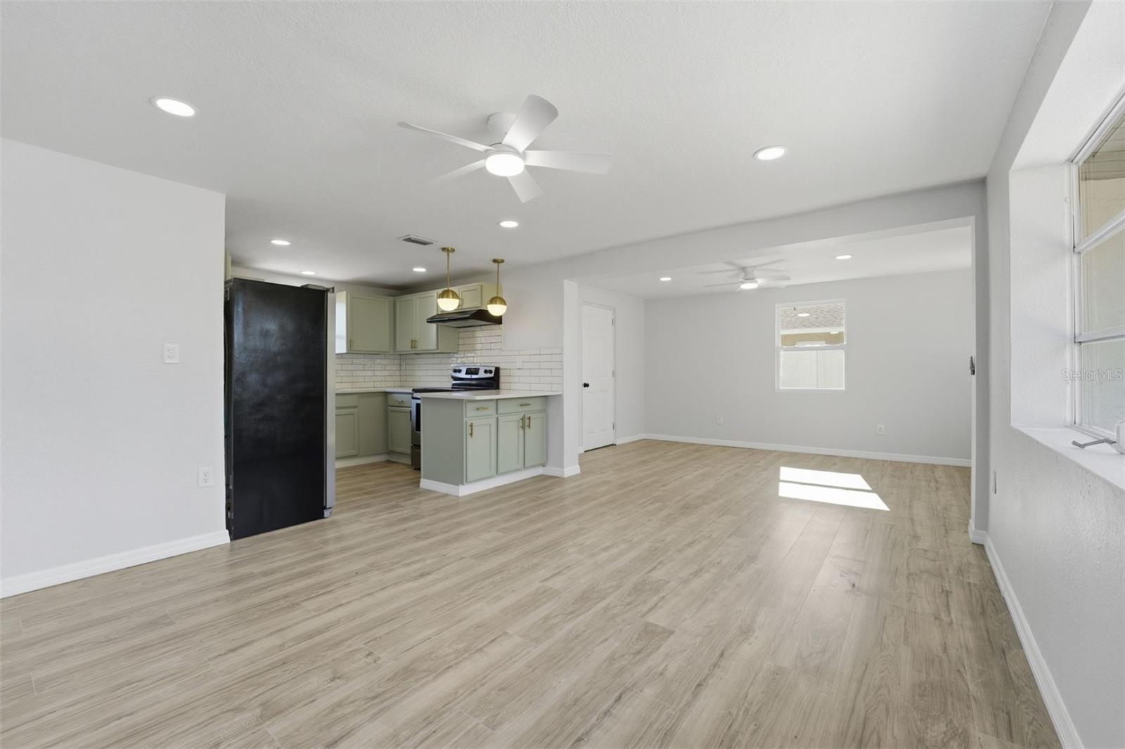 SOUTH VENICE - Residential