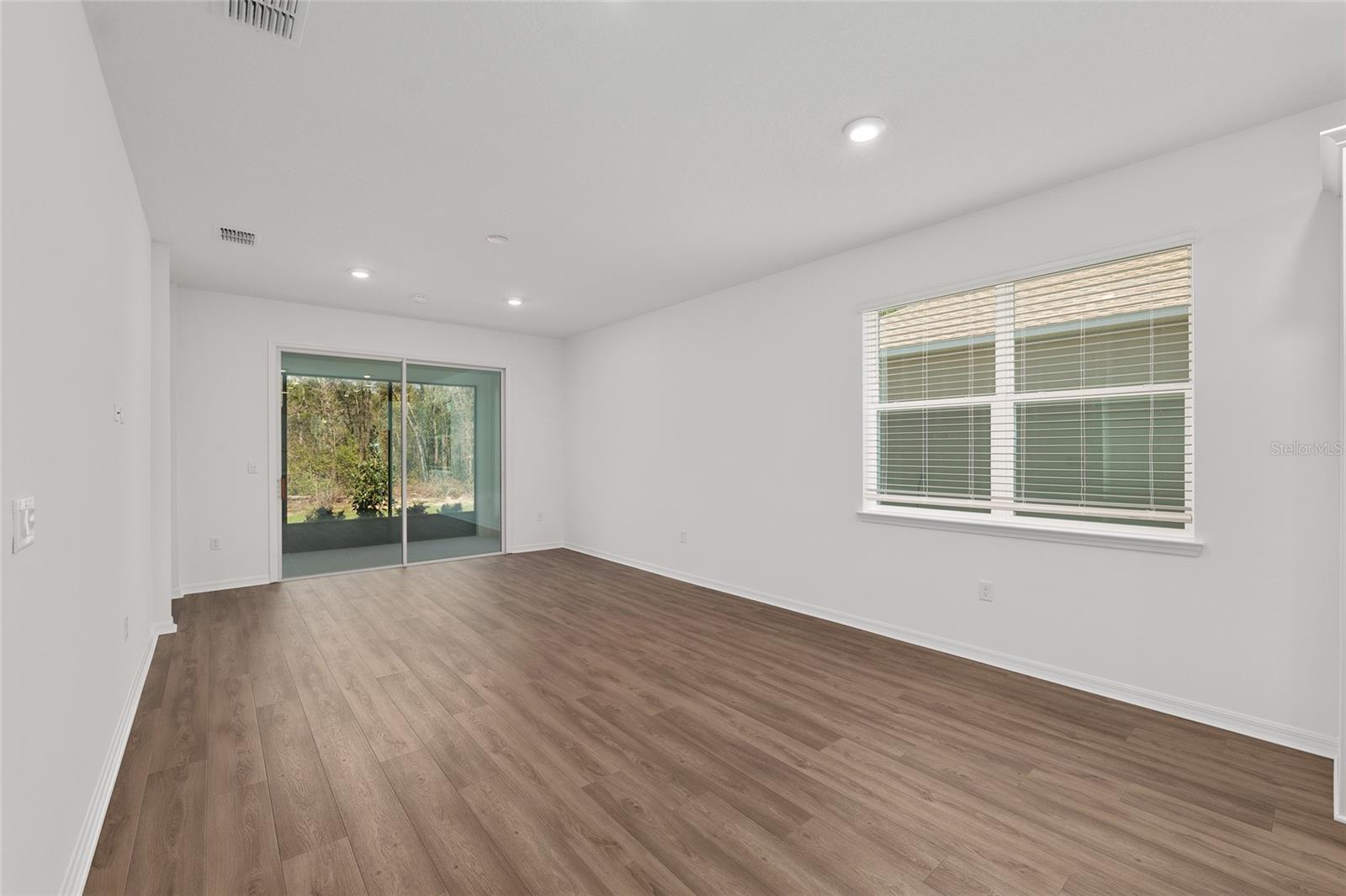 ON TOP OF THE WORLD - Residential