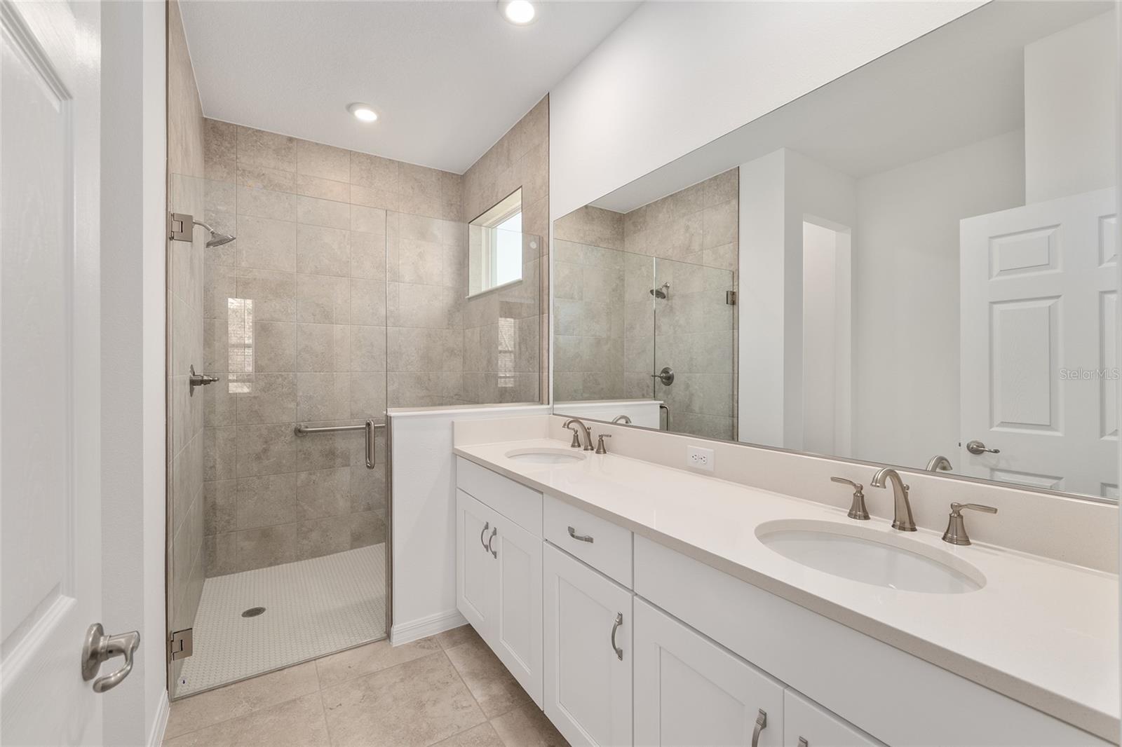 ON TOP OF THE WORLD - Residential