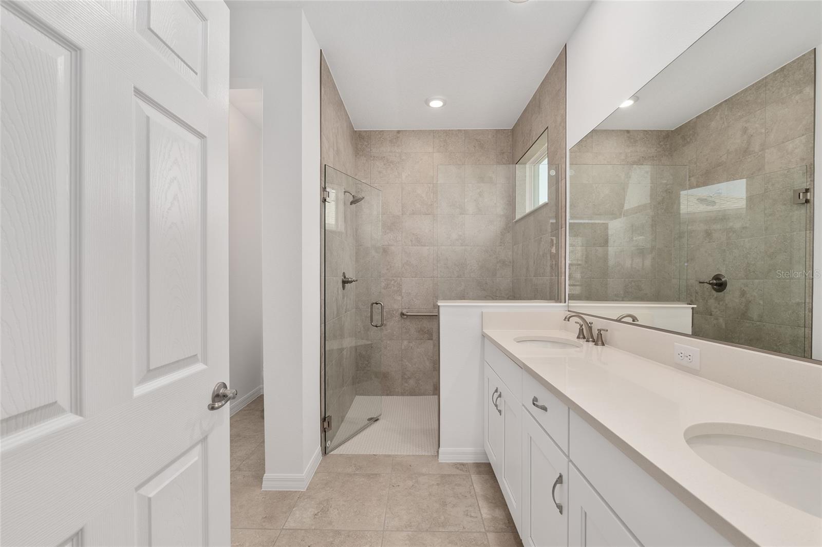 ON TOP OF THE WORLD - Residential