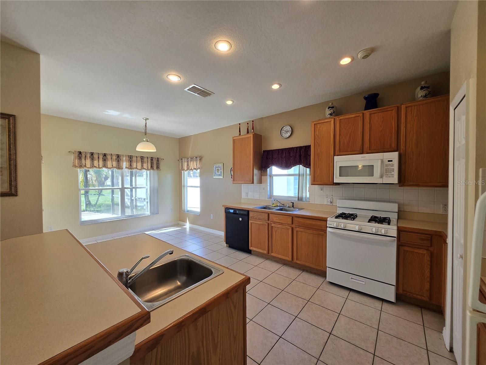 ASTER COVE AT CRESCENT LAKES - Residential Lease