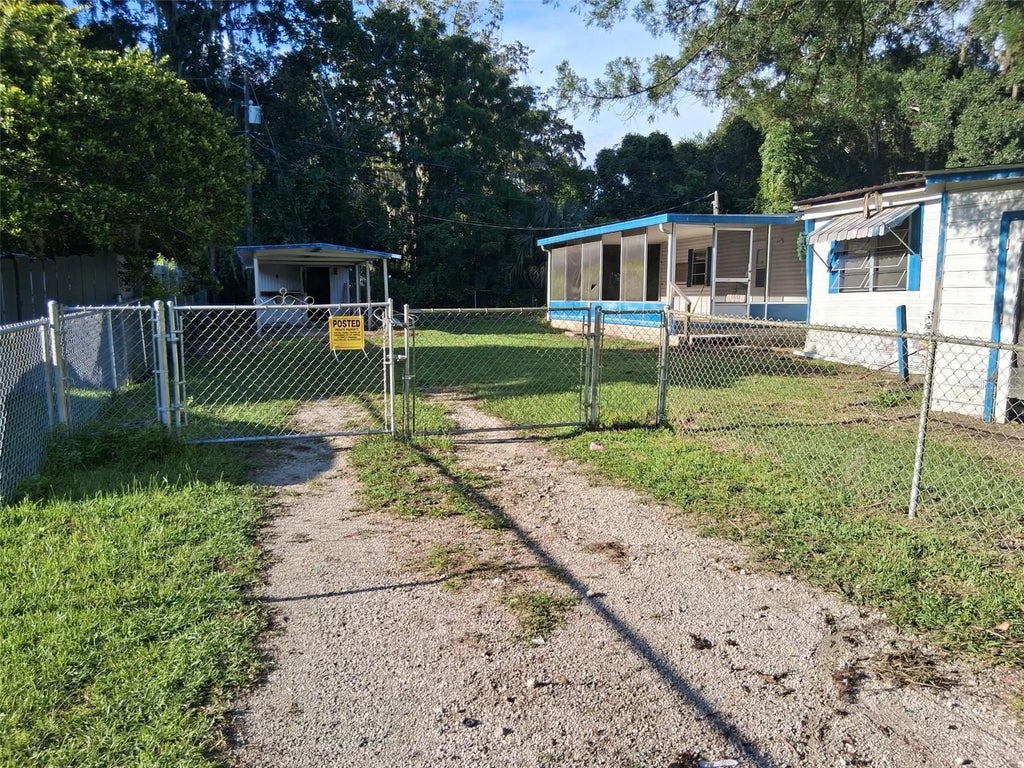 Photo of 19405 Oakdale Avenue, Brooksville, FL 34601 (MLS # TB8543936)