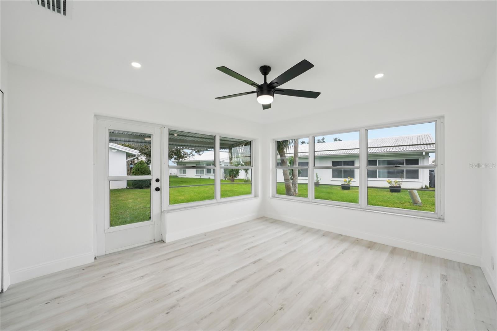 MAINLANDS OF TAMARAC BY THE GULF UNIT 5 PH 3 CONDO - Residential