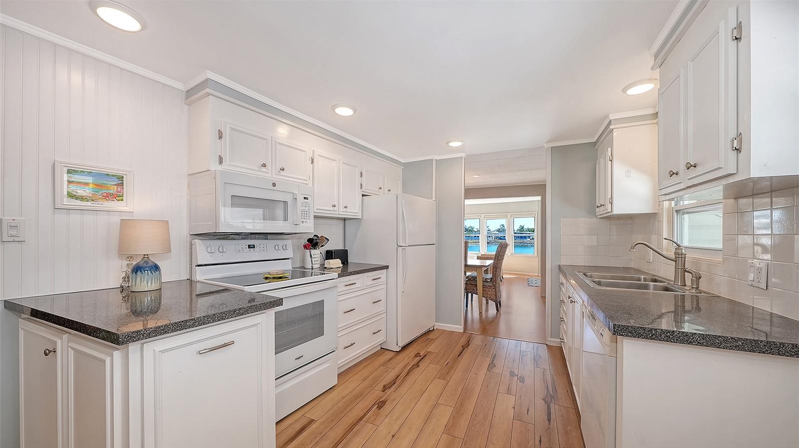 522 VIA VENETO, VENICE, FL, 34285 4 522 VIA VENETO