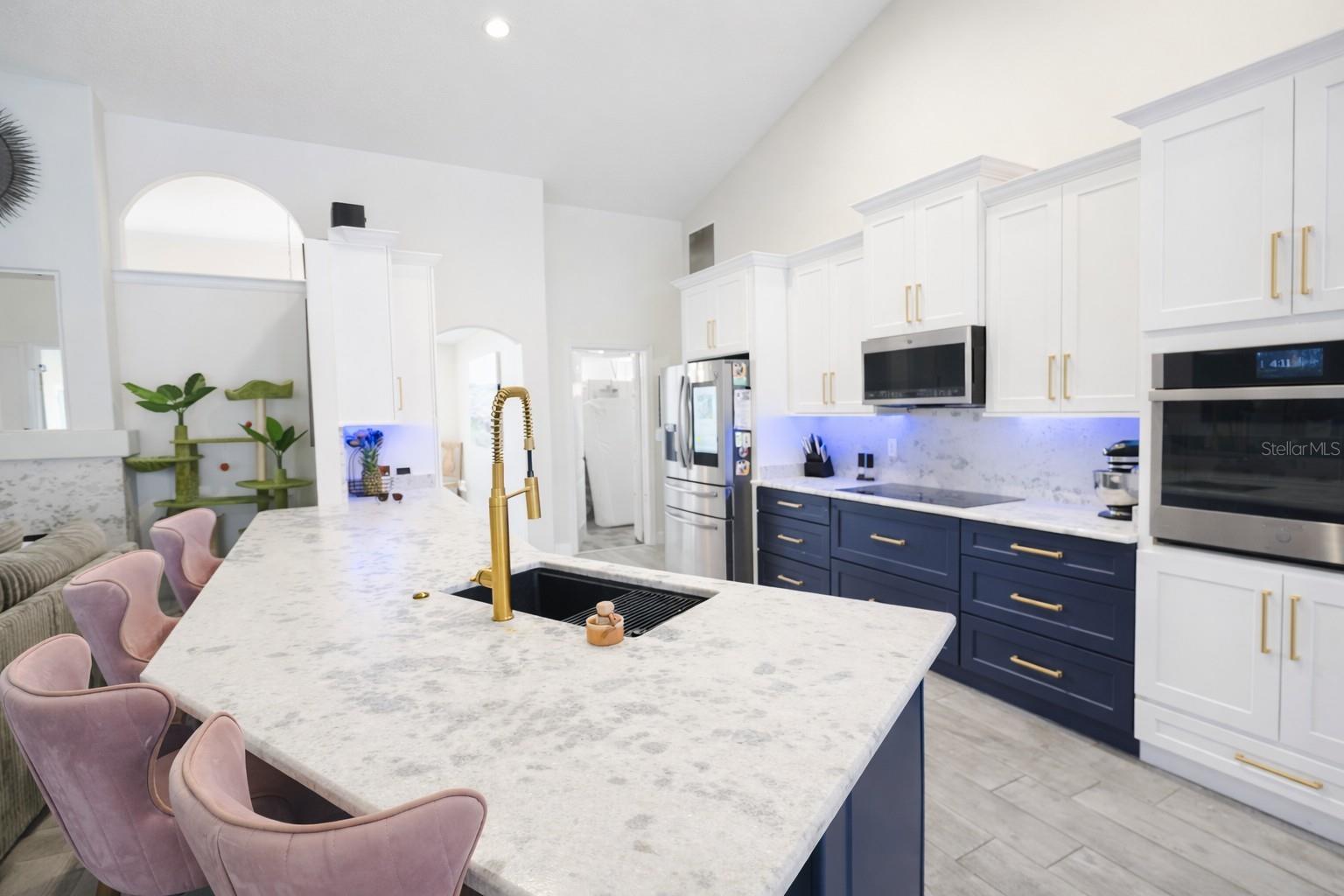 731 BREEZY OAK COURT