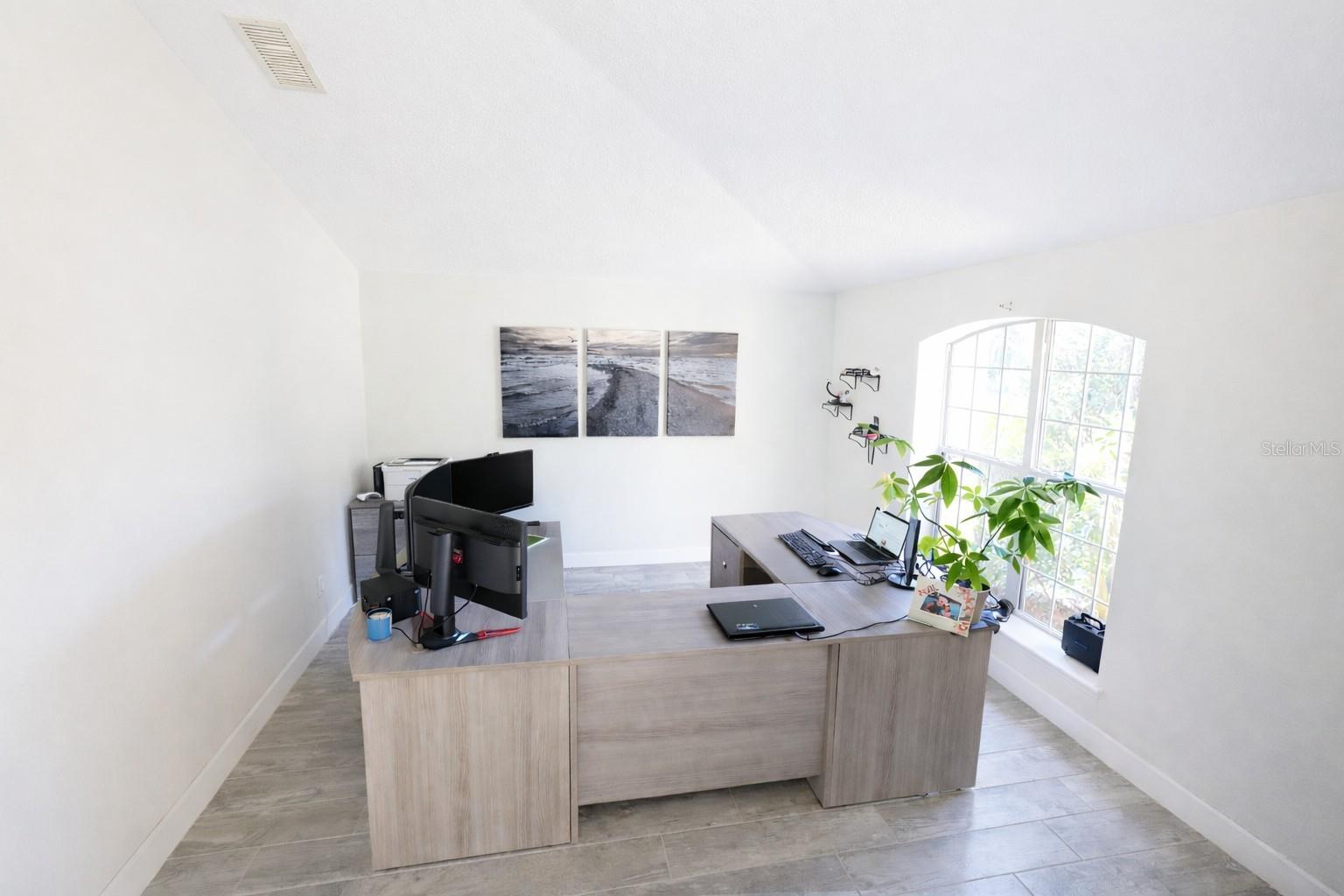 731 BREEZY OAK COURT