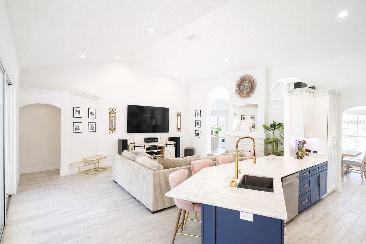 731 BREEZY OAK COURT