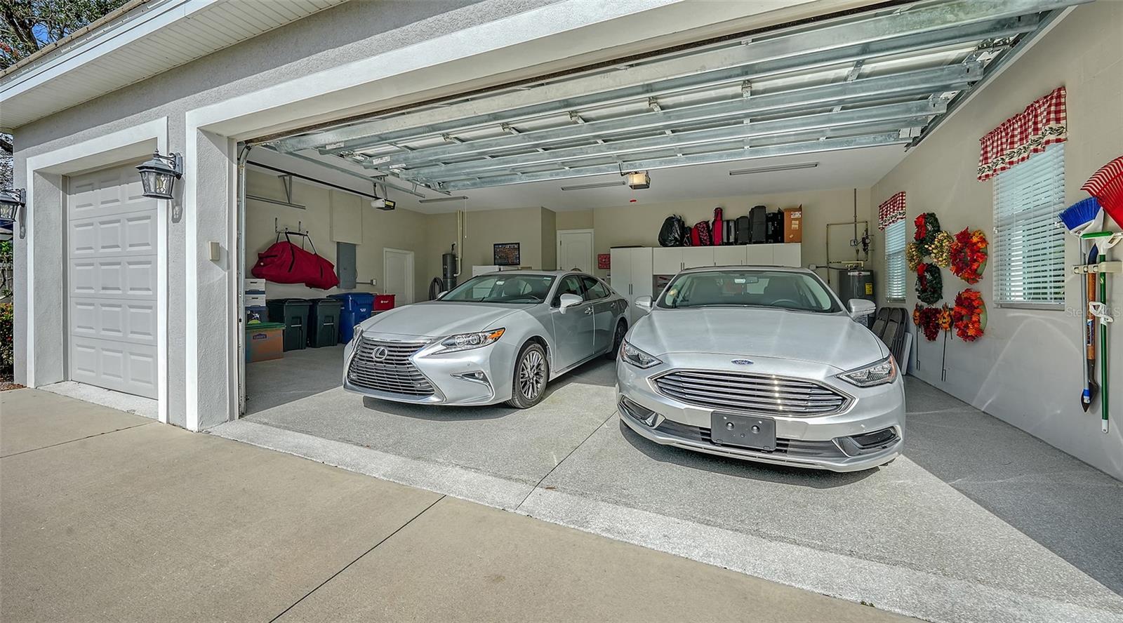 BISHOPS COURT AT THE OAKS PRESERVE - Residential