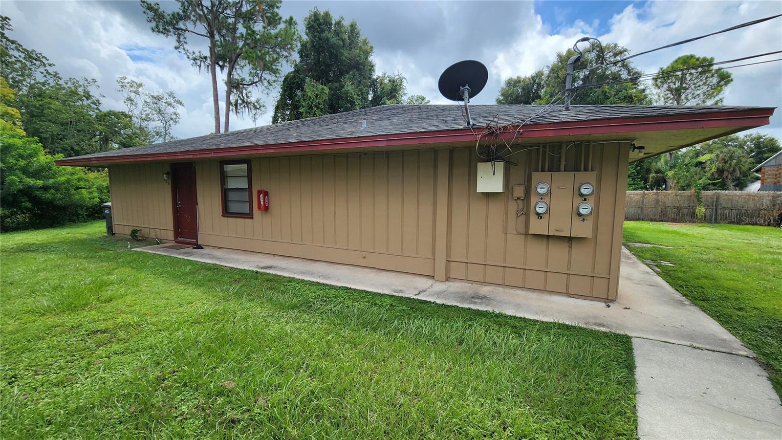 102 OAK CREST DRIVE NW
