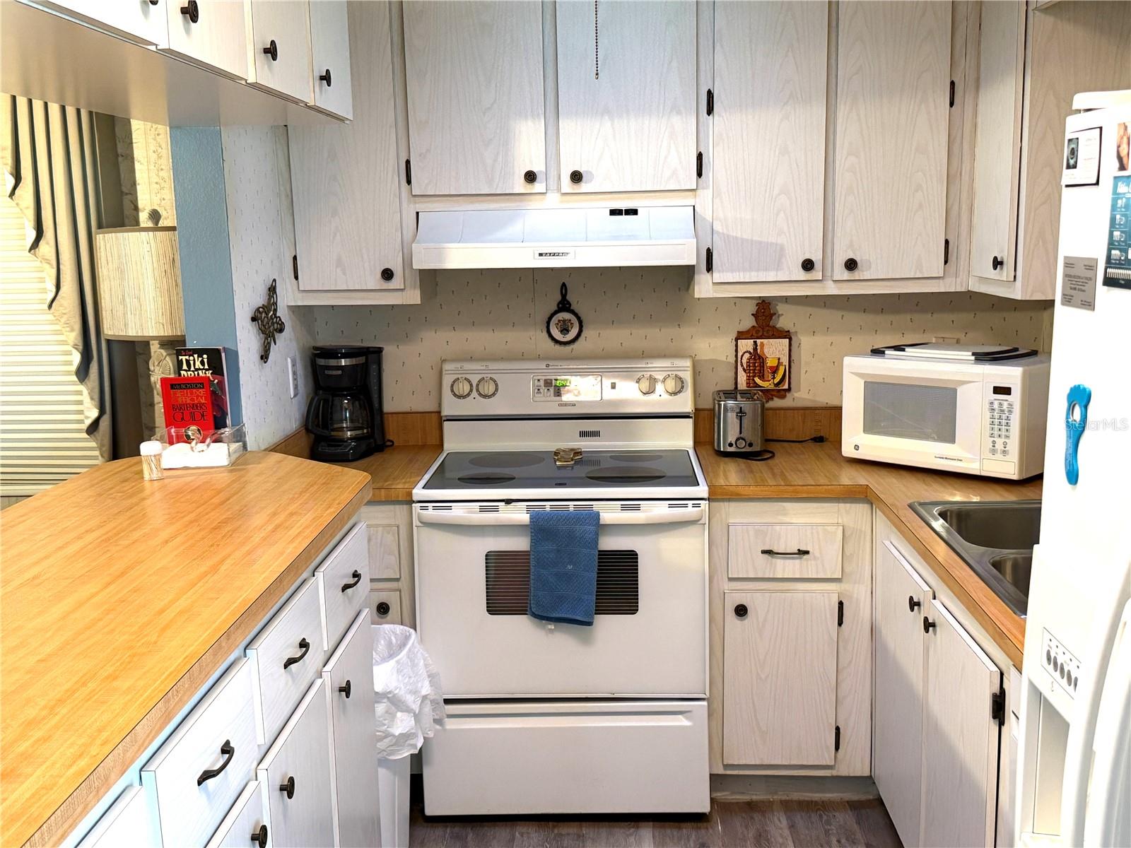 DESOTO SQUARE VILLAS PH I - Residential