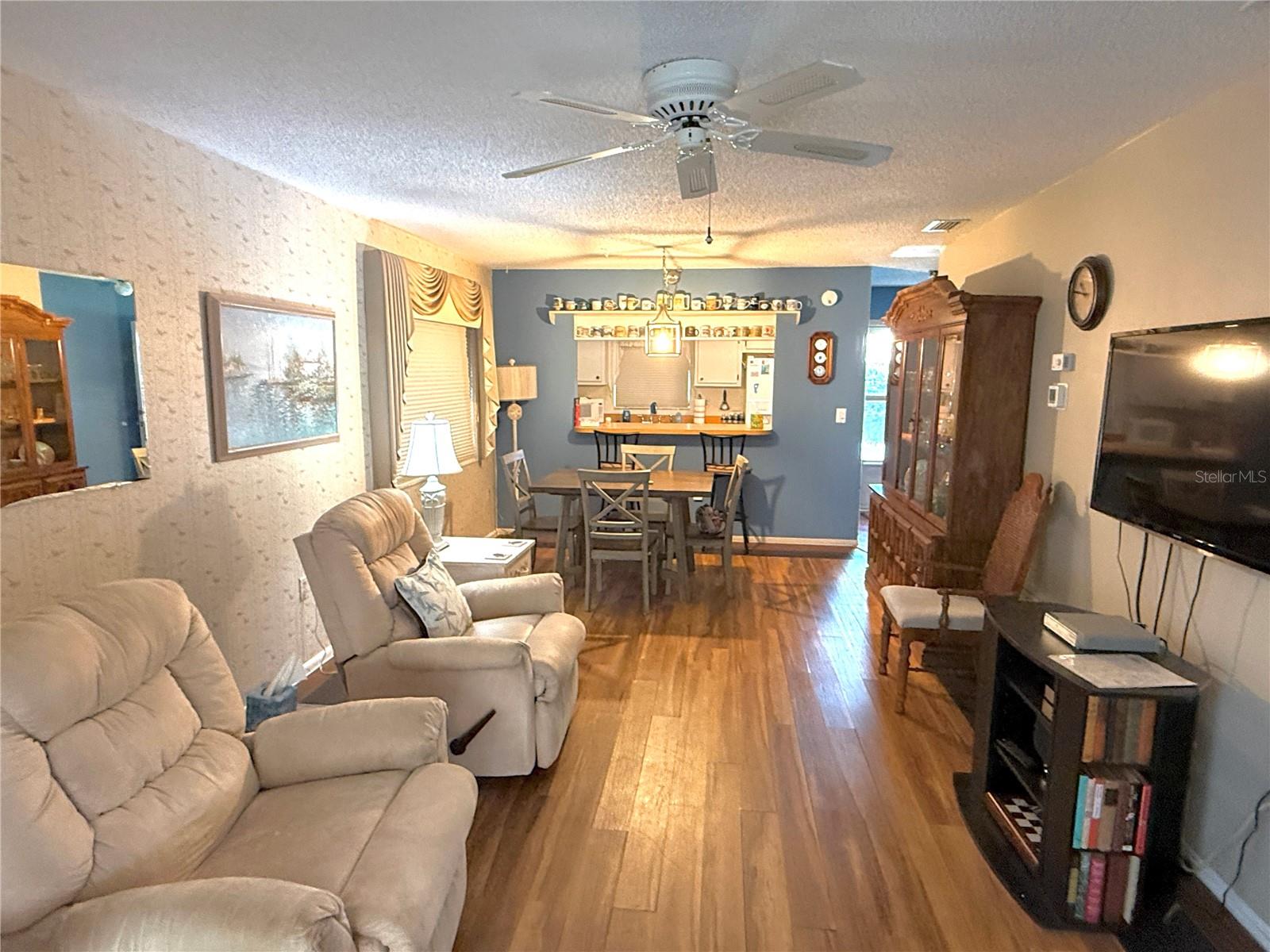 390 301 BOULEVARD W 8A