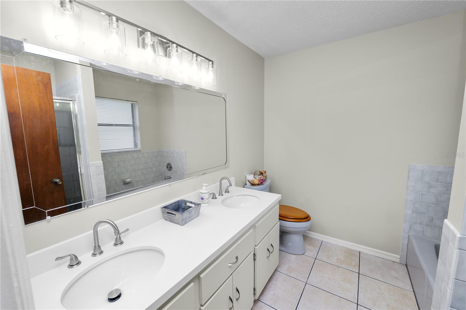 MOLL ACRES - Residential