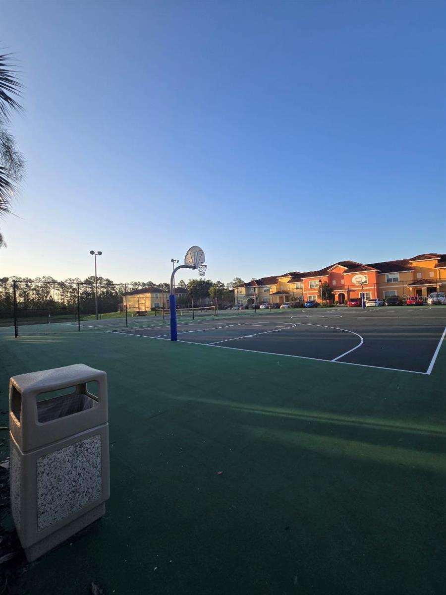 PARADISE PALMS RESORT PH 2 - Residential Lease