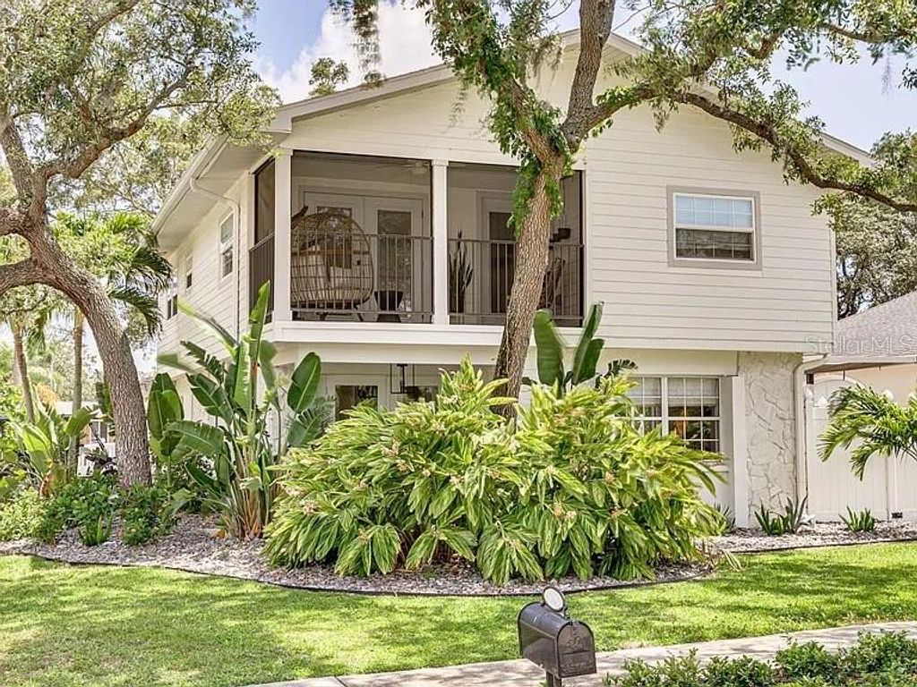 Photo of 1701 Sunset Drive, Tarpon Springs, FL 34689 (MLS # TB8488716)