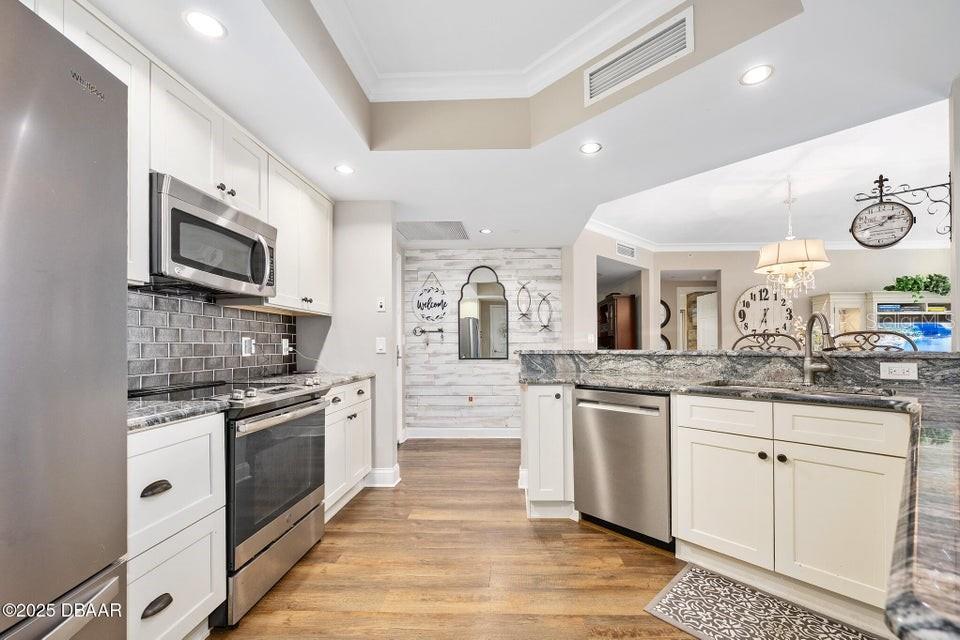 231 RIVERSIDE DRIVE 1507-1