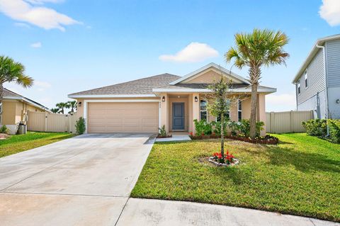 Photo of 425 Kylar Drive NW, Palm Bay, FL 32907 (MLS # O6395226)