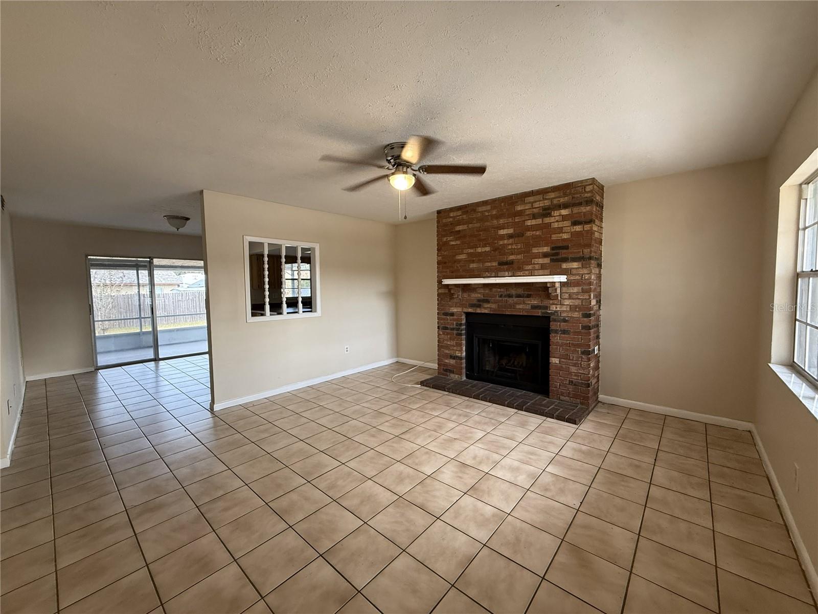 310 W WINDHORST ROAD