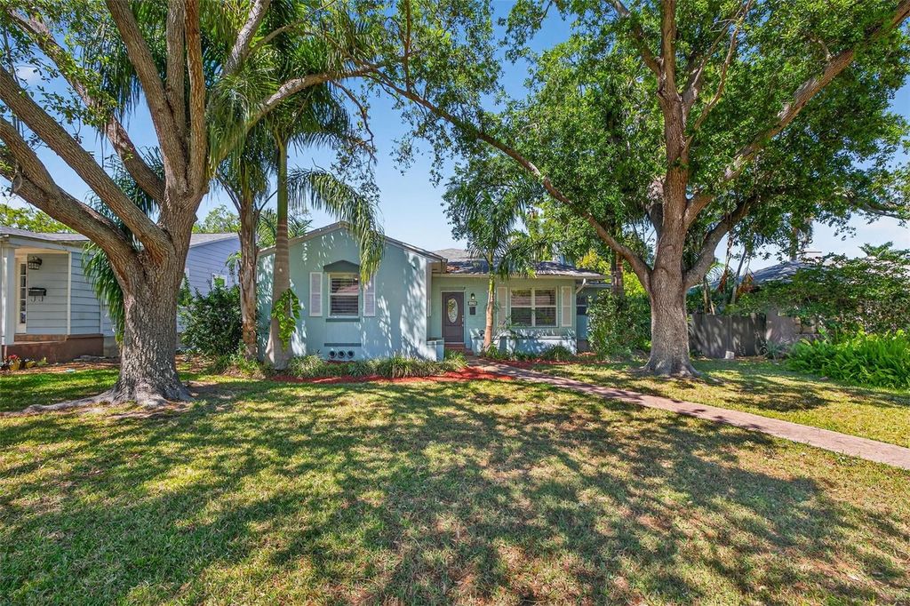 Photo of 169 27th Avenue N, St Petersburg, FL 33704 (MLS # TB8488981)