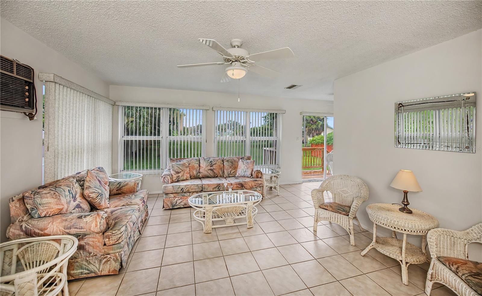 2828 MAGNOLIA WAY