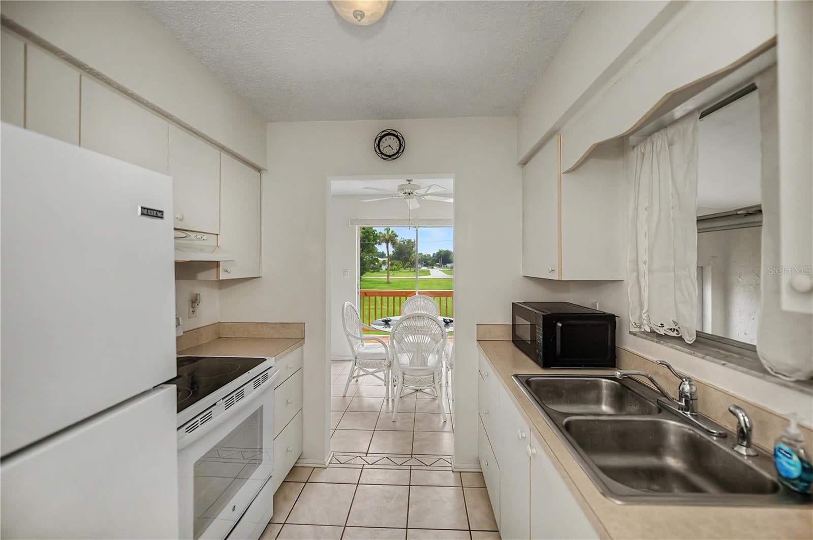 2828 MAGNOLIA WAY