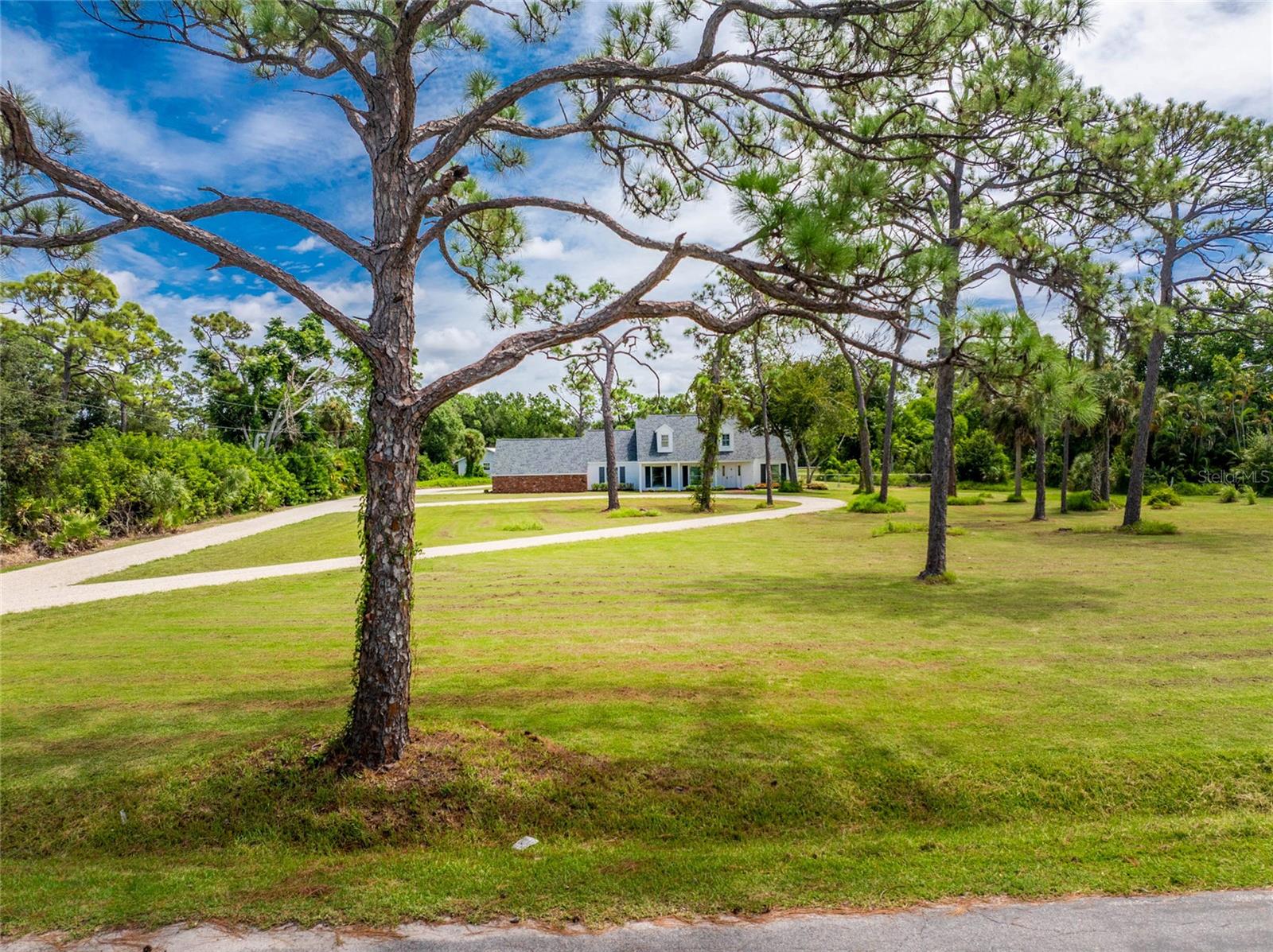 1120 LARCHMONT DRIVE