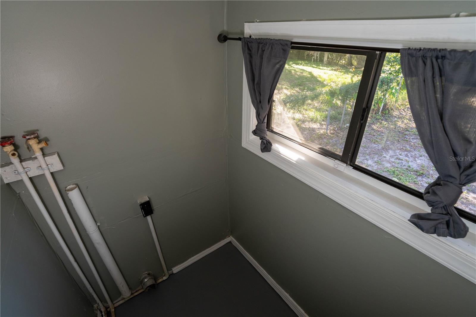 HENDRY & KNIGHTS ADD TO - Residential