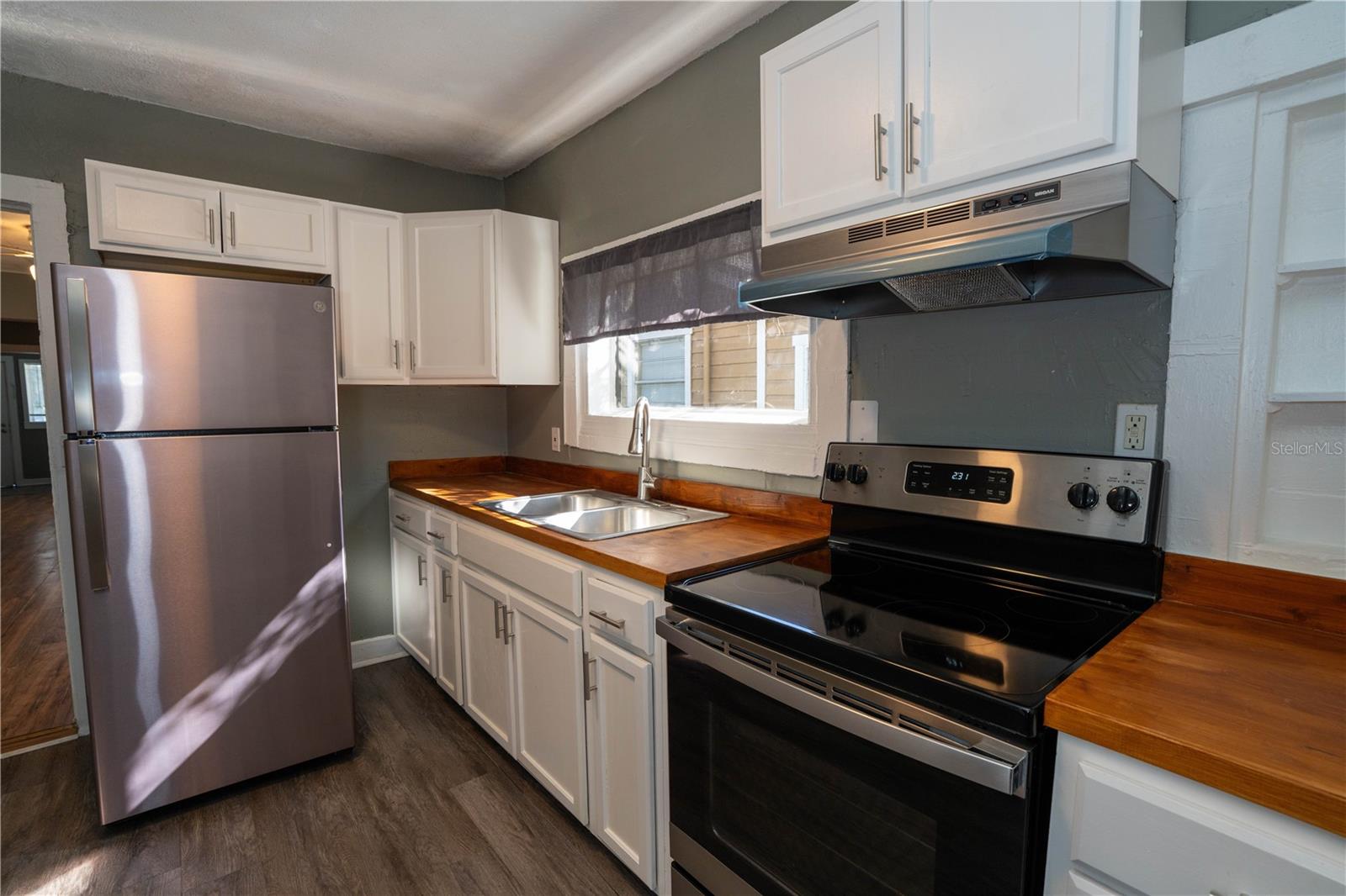 HENDRY & KNIGHTS ADD TO - Residential