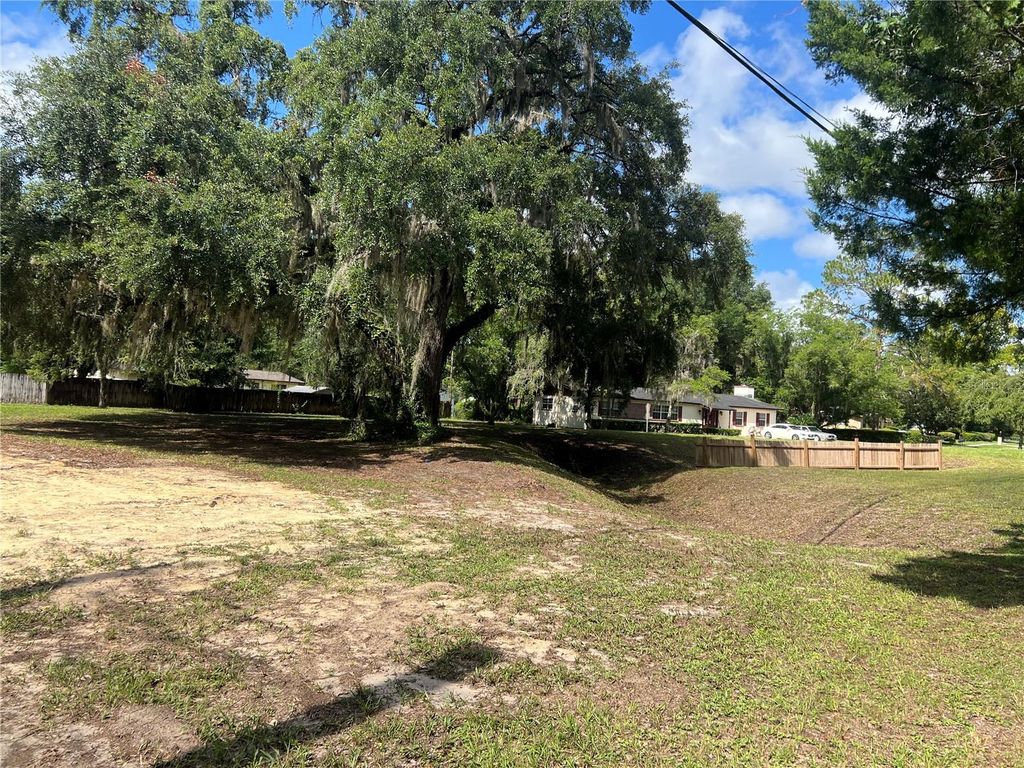 Photo of 1456 SE 22nd Avenue, Gainesville, FL 32641 (MLS # GC535633)
