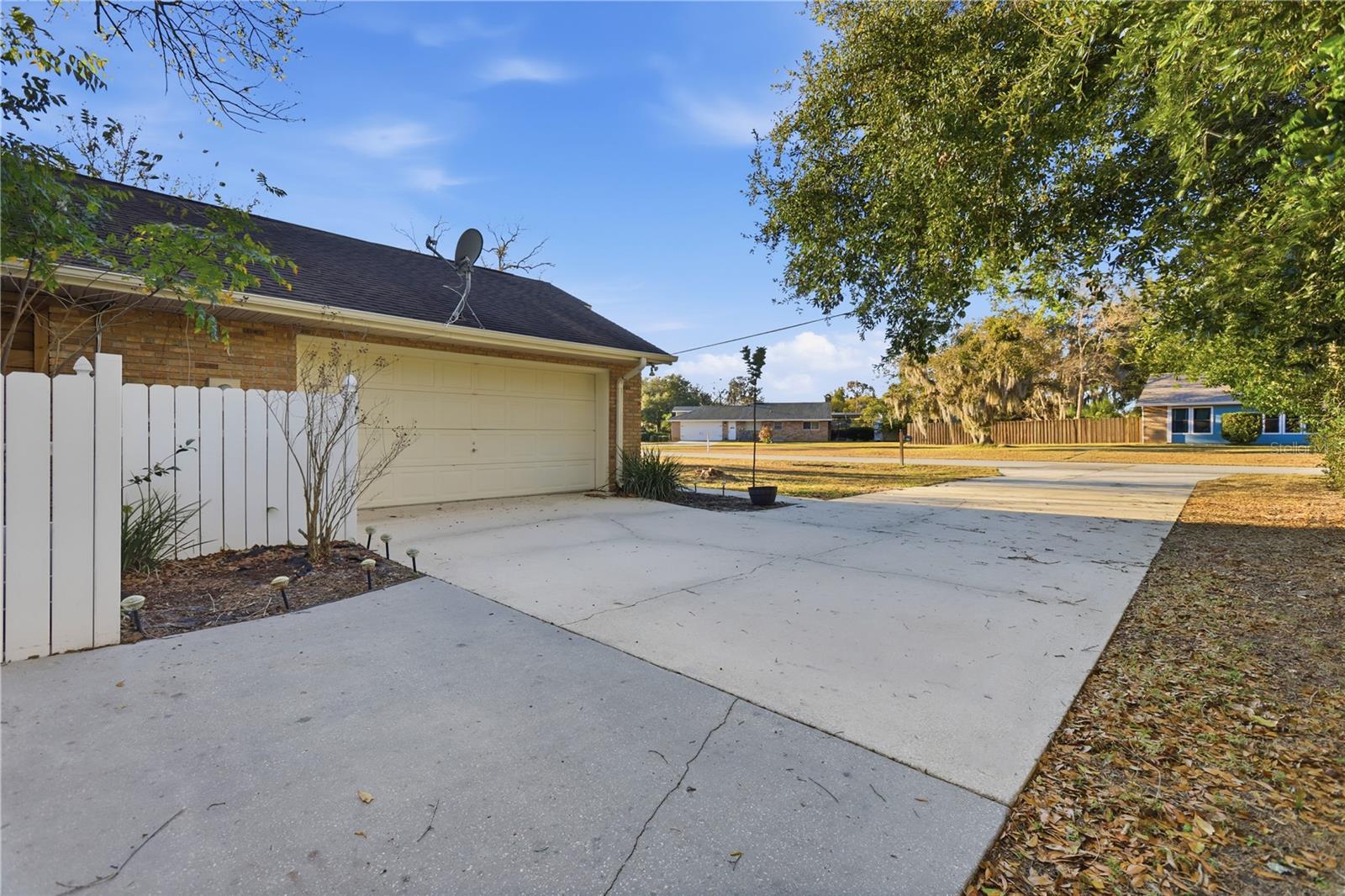 525 SUMMERHAVEN DRIVE