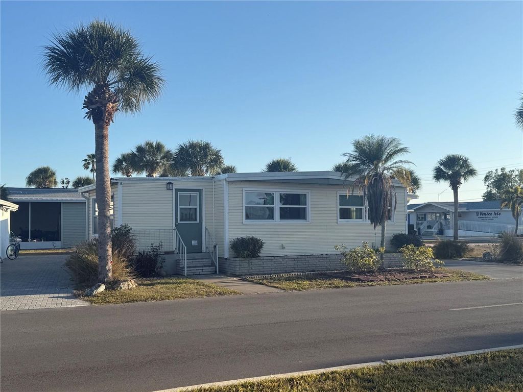 Photo of 104 Via Veneto, Venice, FL 34285 (MLS # A4668799)