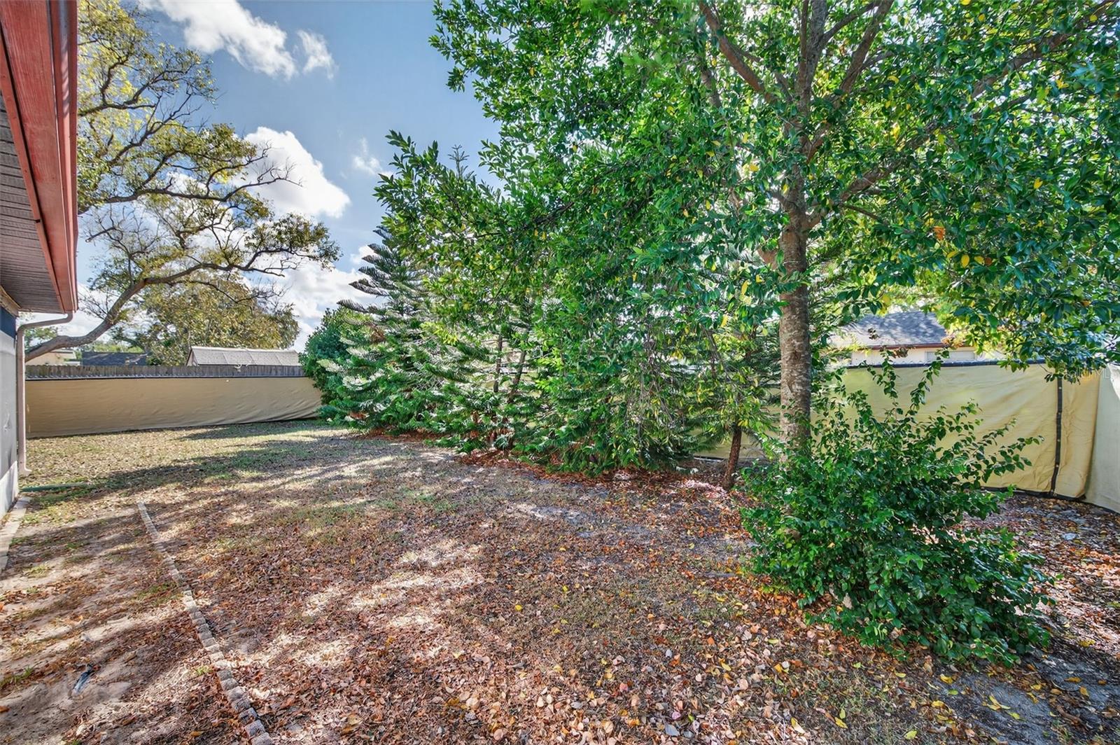 EMBASSY HILLS - Residential