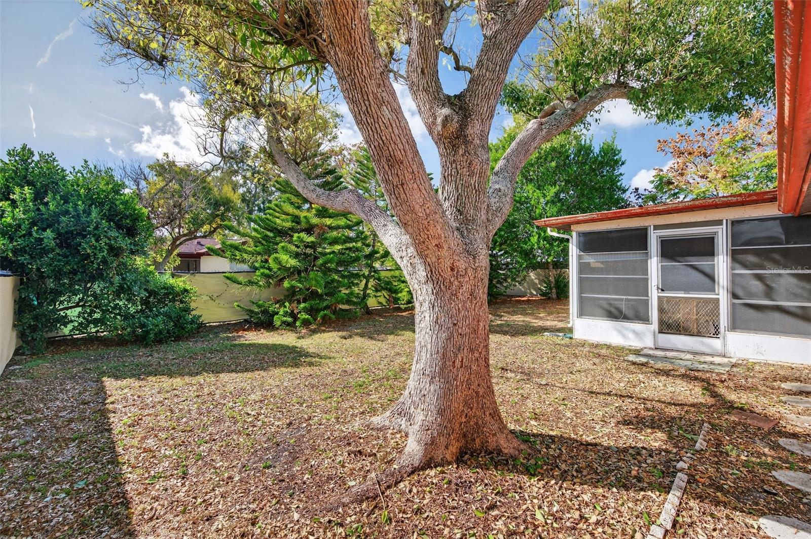 EMBASSY HILLS - Residential