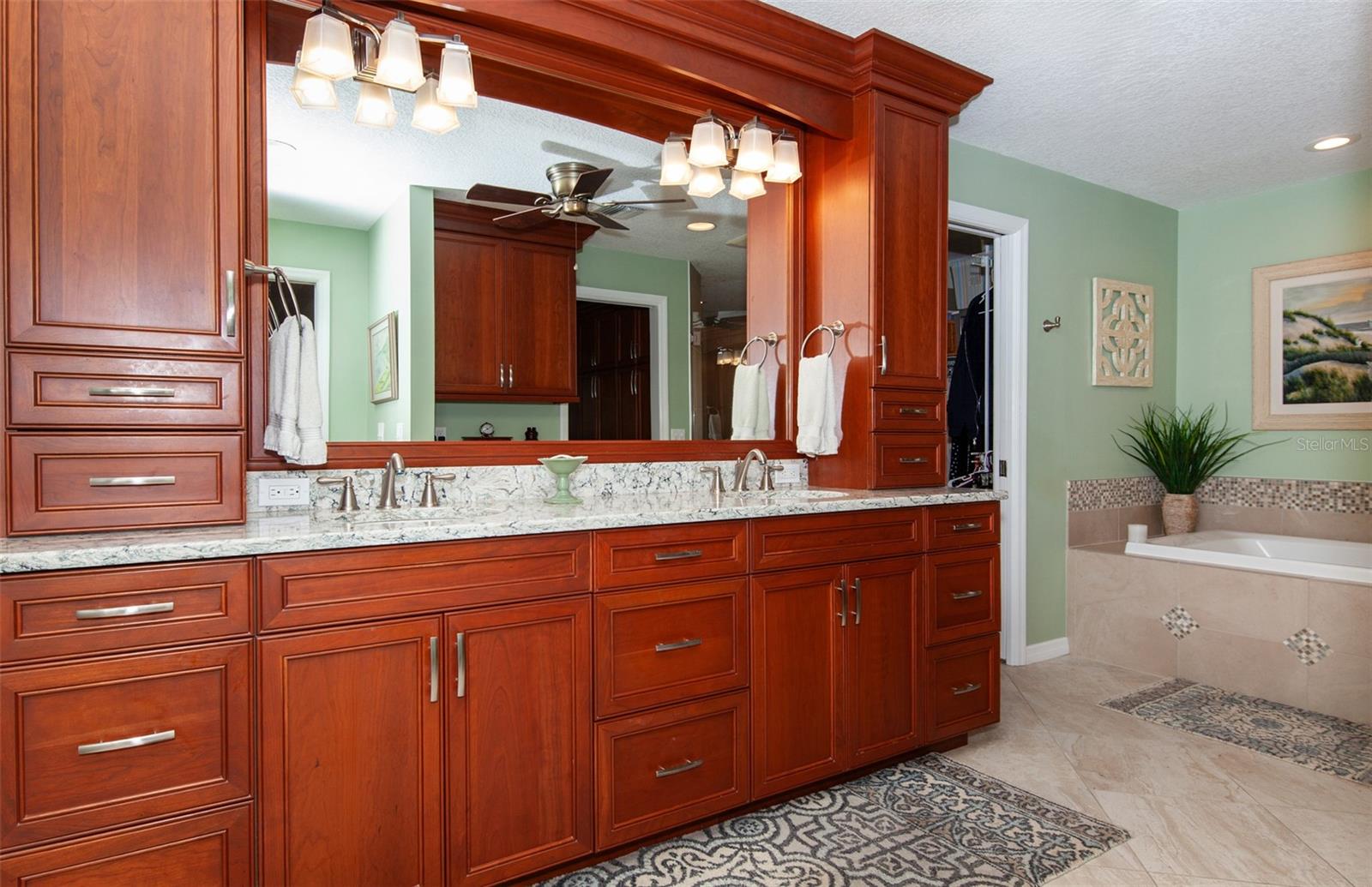 PLANTATION WOODS - Residential