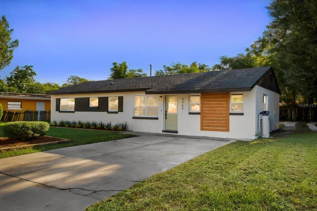 Photo of 4409 Debord Avenue, Orlando, FL 32808 (MLS # O6439837)