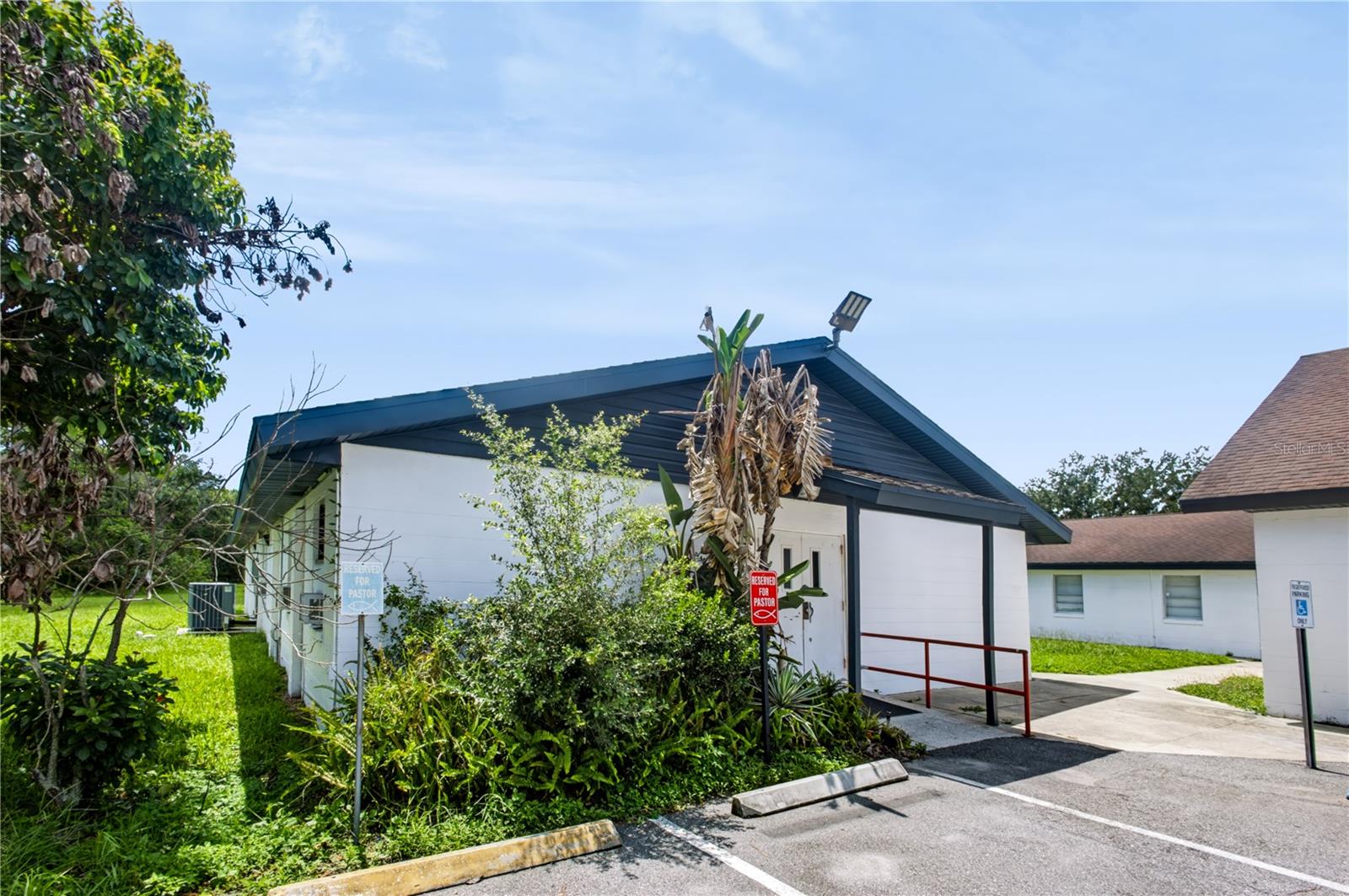 6600 HOFFNER AVENUE