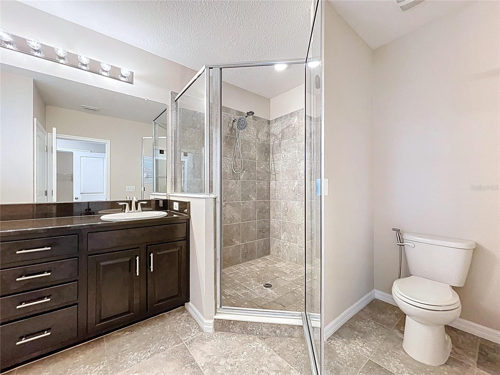 COLONNADE - Residential