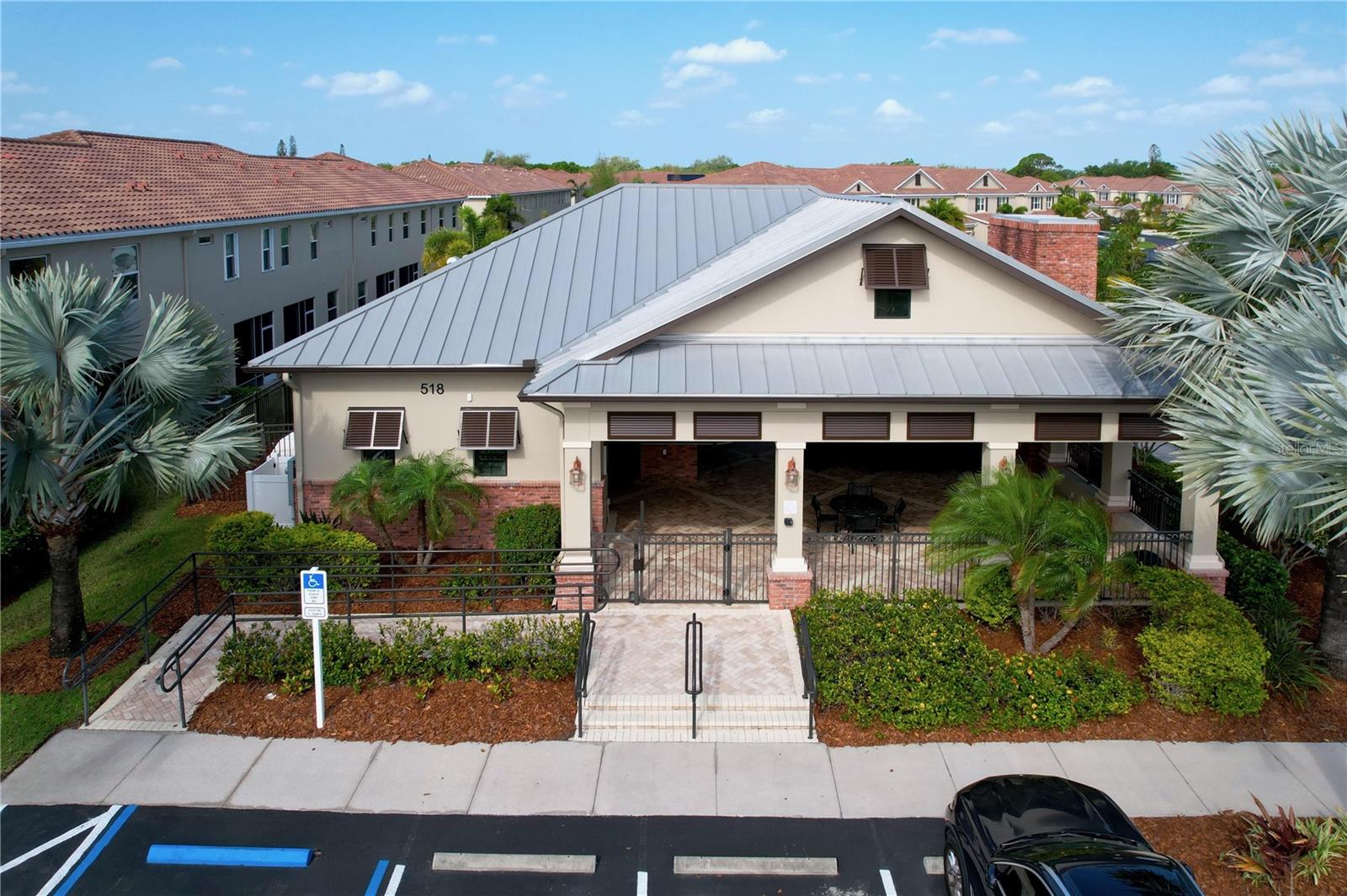 COLONNADE - Residential