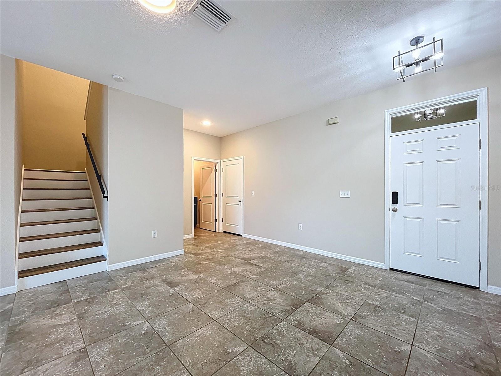 COLONNADE - Residential