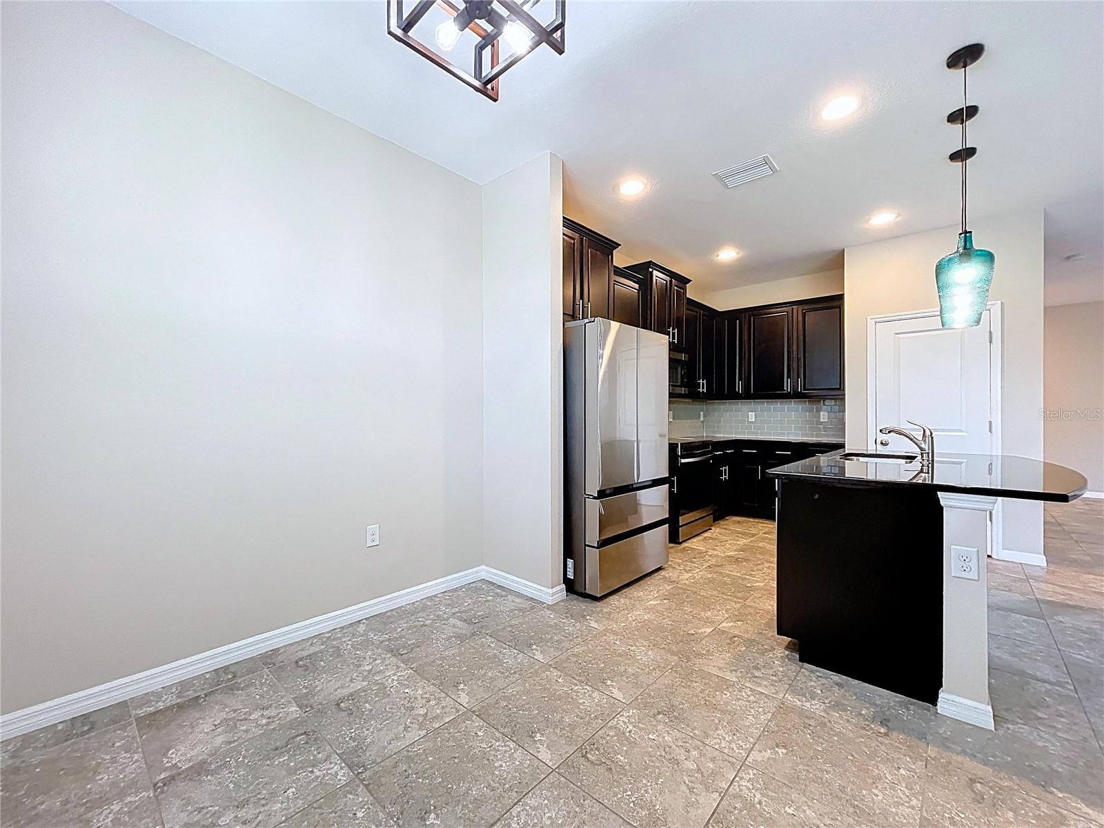 COLONNADE - Residential