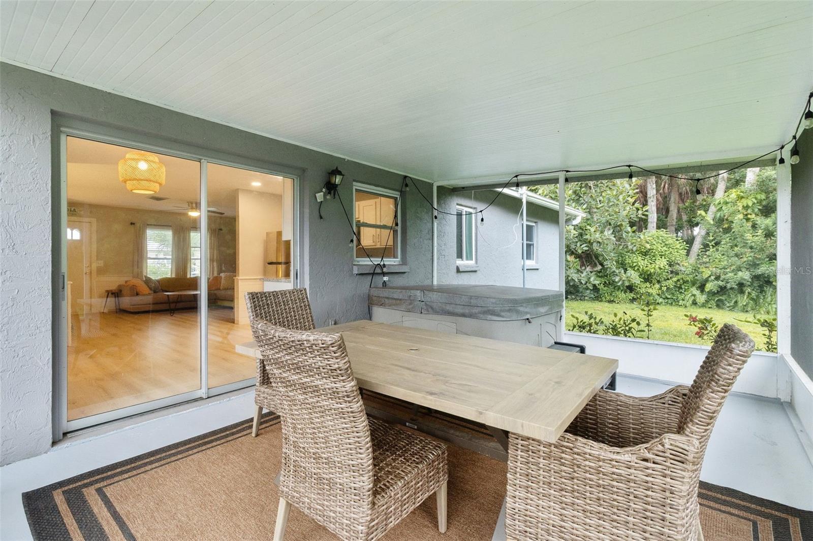 SOUTH VENICE - Residential