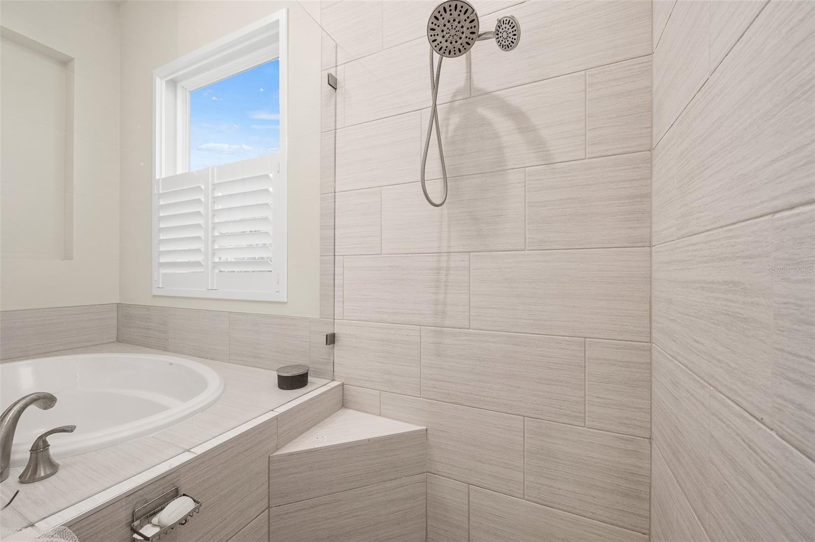 OAKMONT PH 3 PB 35 PG 60 - Residential