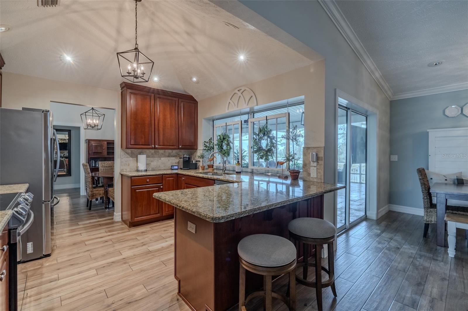 817 EAGLE LANE