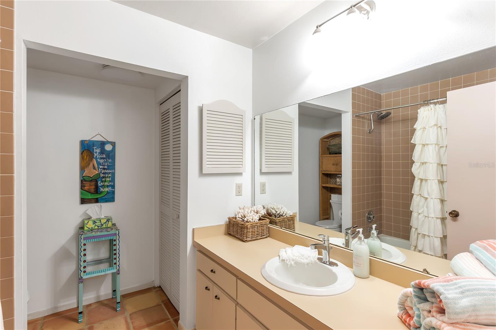 BAY HOLLOW - Residential