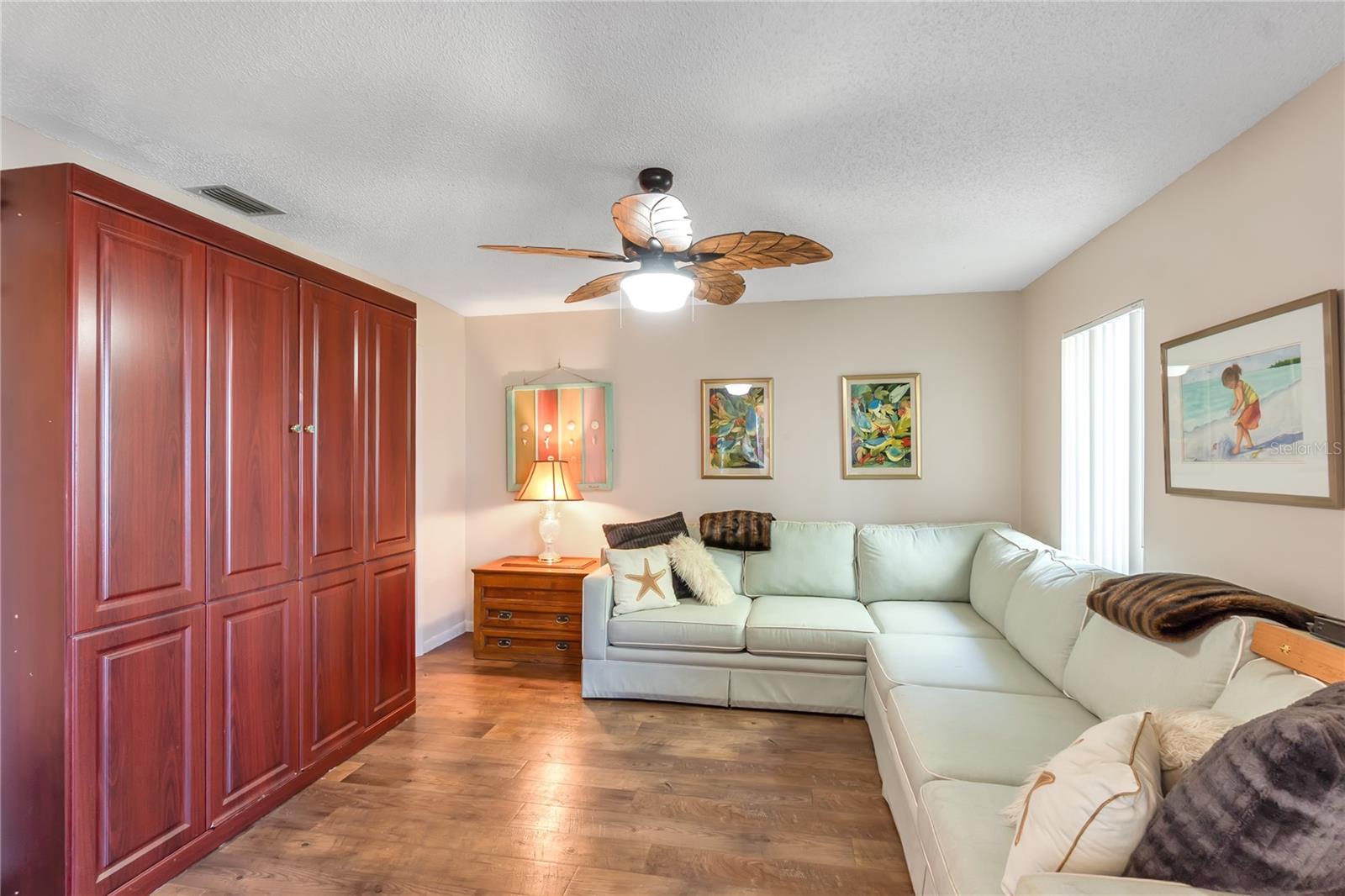 BAY HOLLOW - Residential