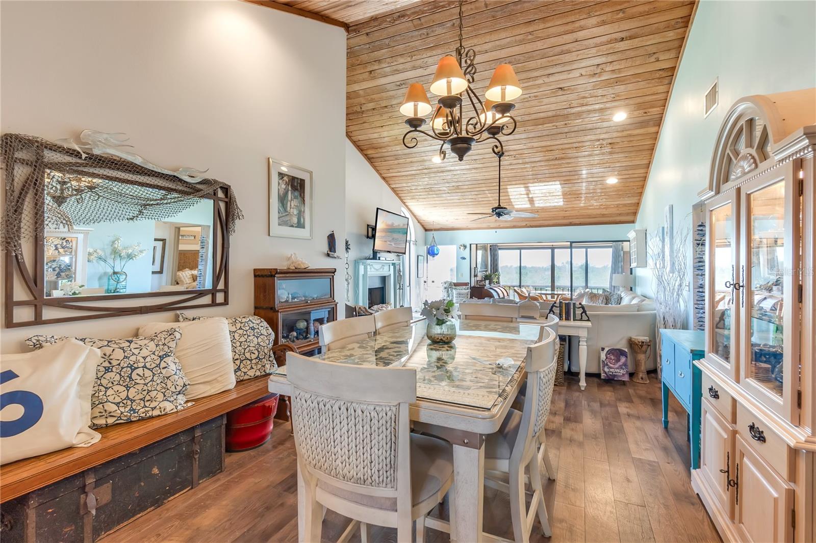 BAY HOLLOW - Residential