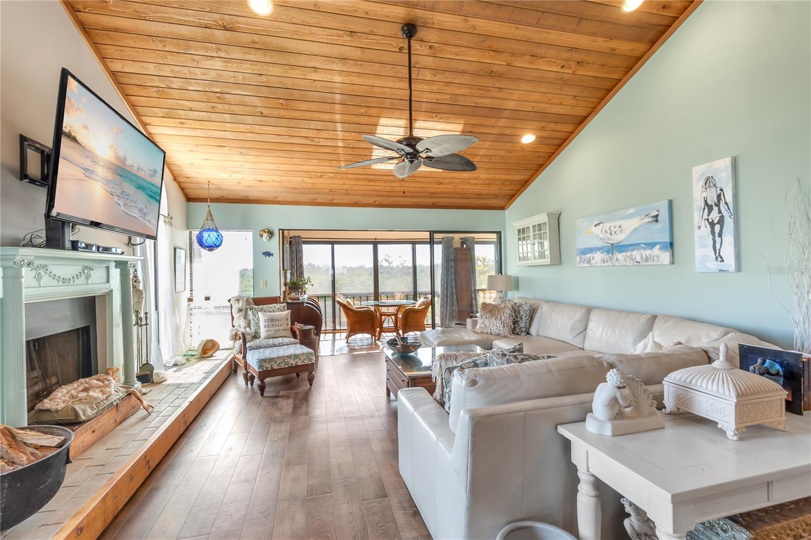 BAY HOLLOW - Residential