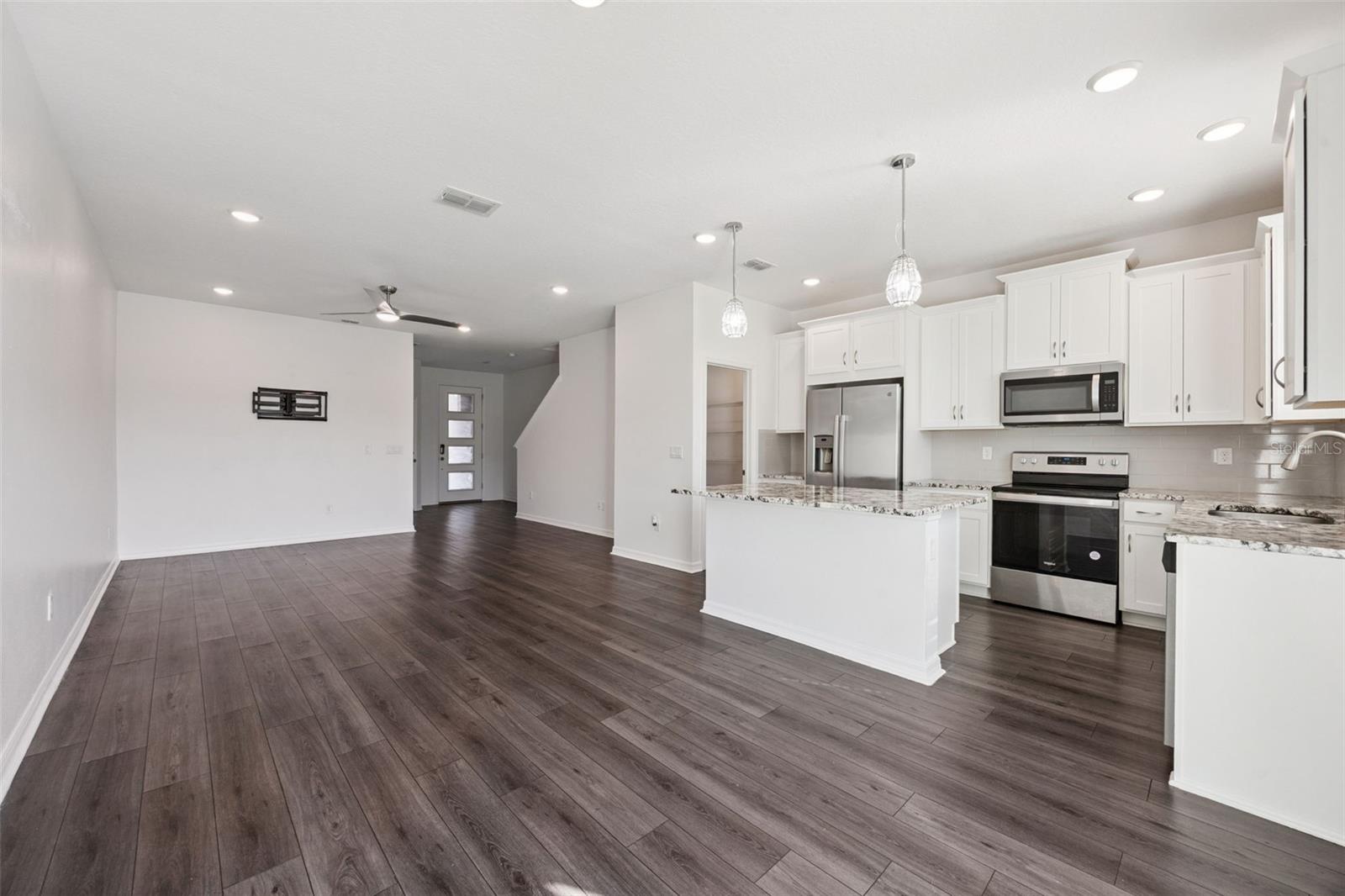 SPRING ISLE PALMS - Residential