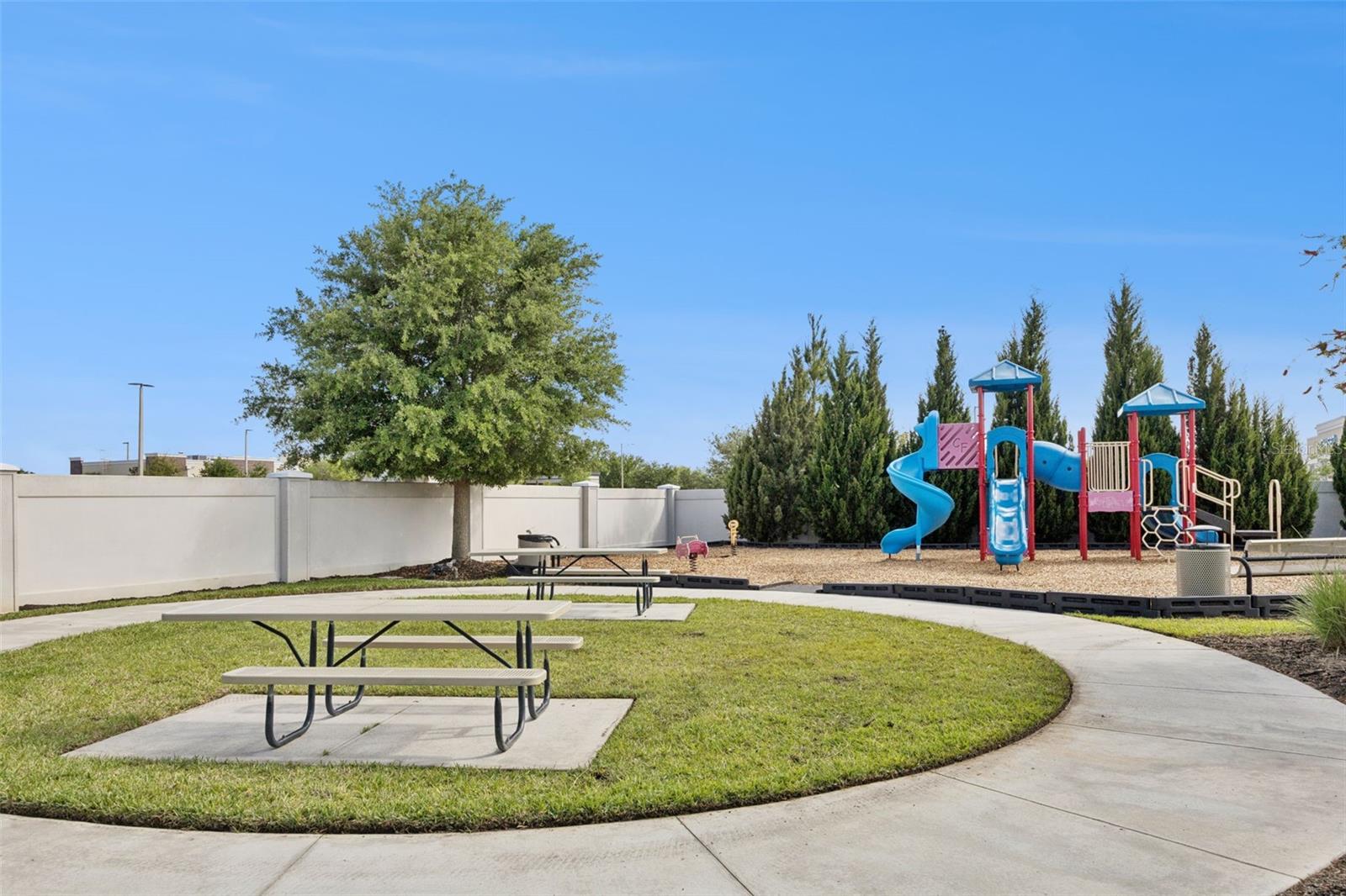 SPRING ISLE PALMS - Residential