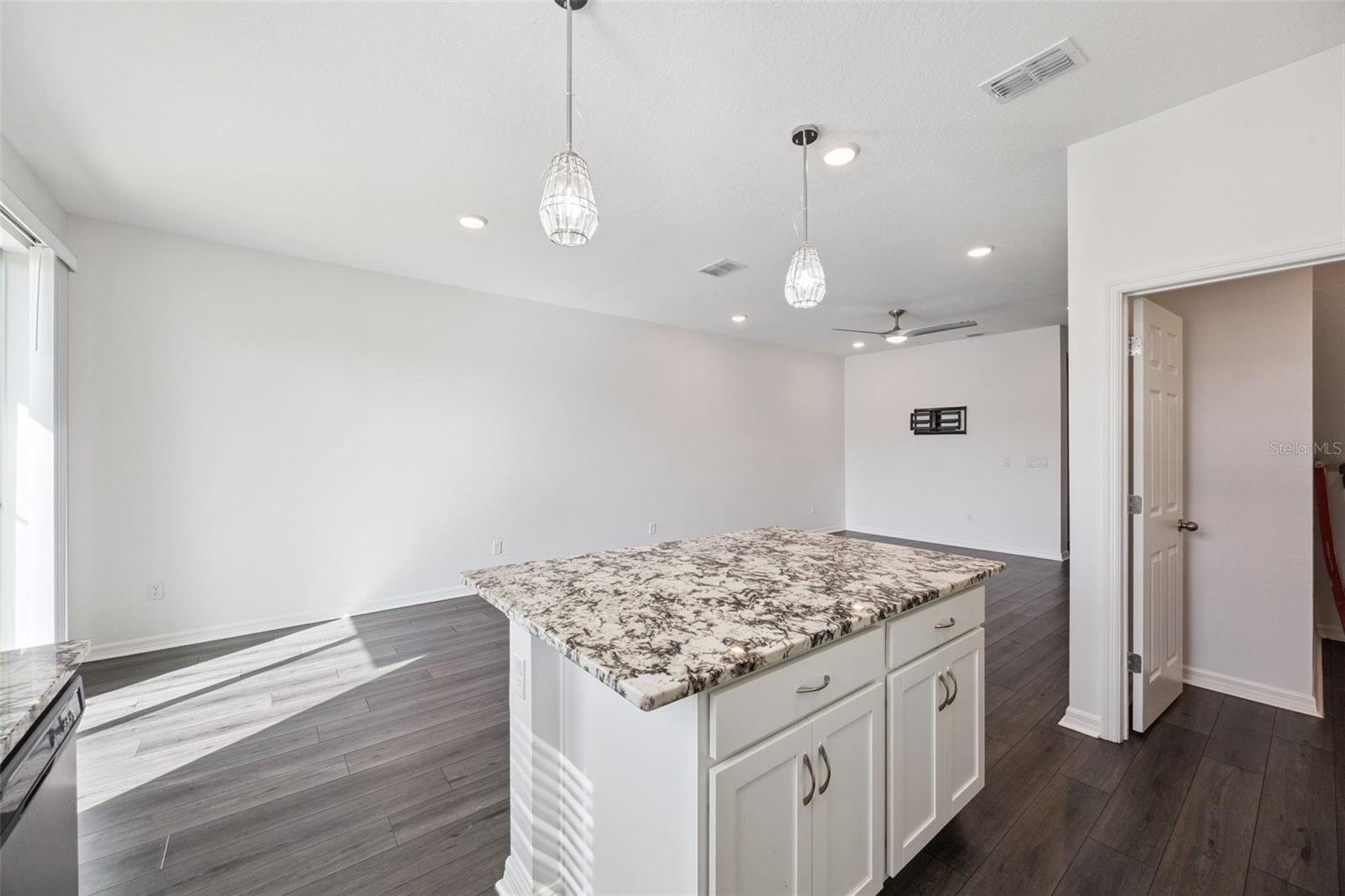 SPRING ISLE PALMS - Residential