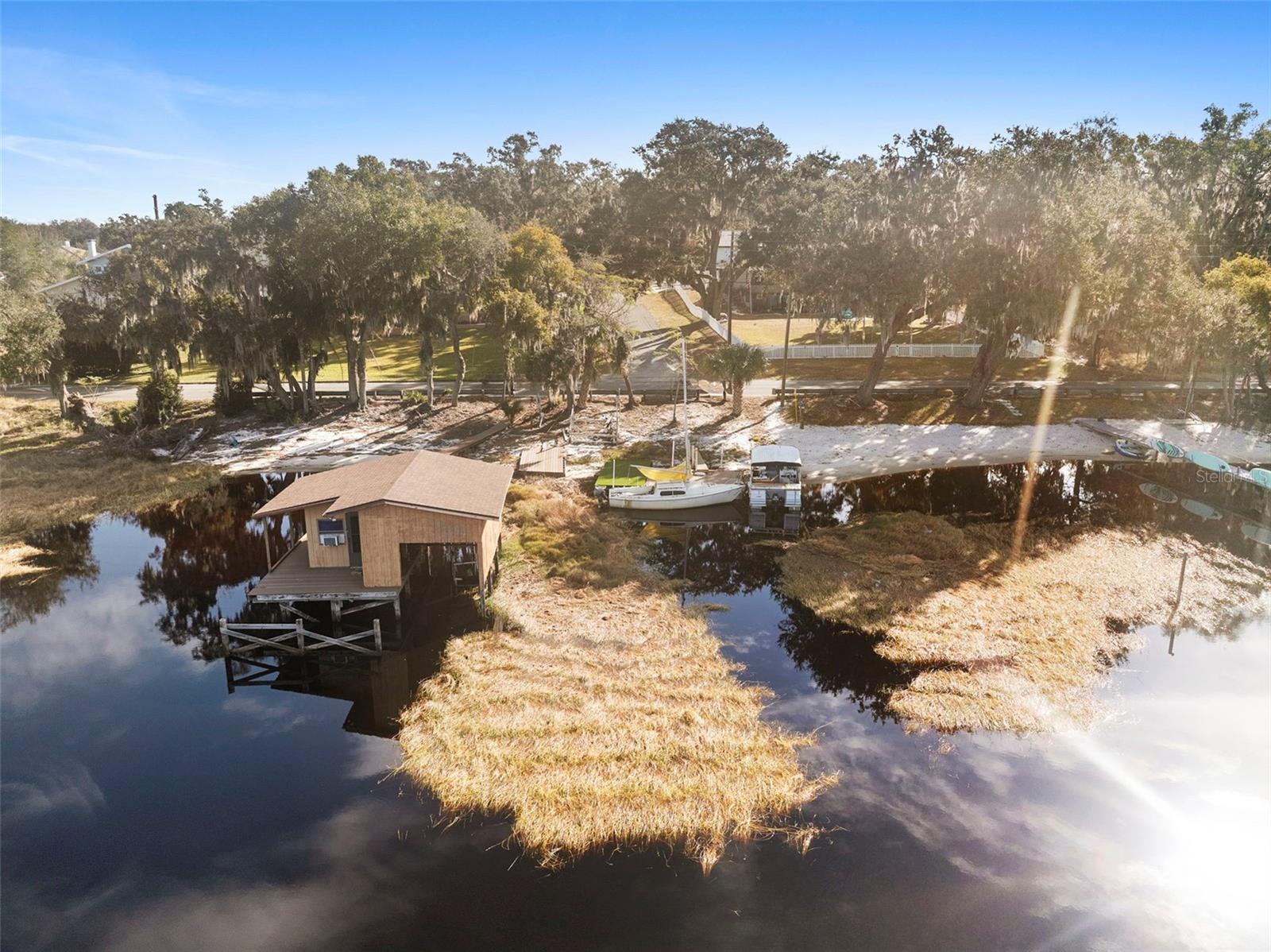 CAMPHORWOOD SHORES - Residential